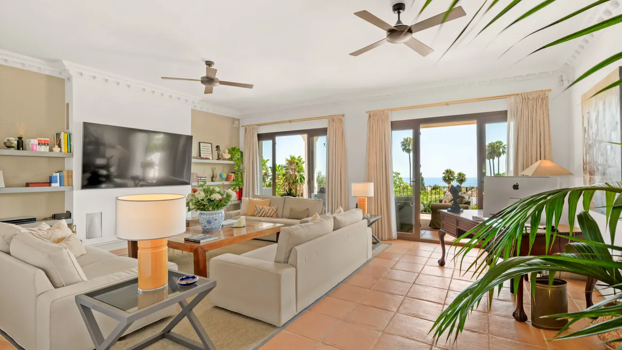 Villa de Lujo con Vistas al Mar en Marbella image 2