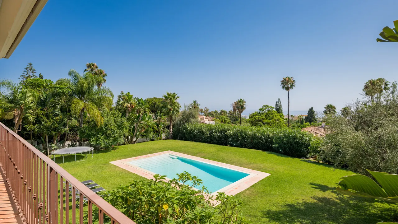 Luxury Villa with Sea Views in Marbella image 3