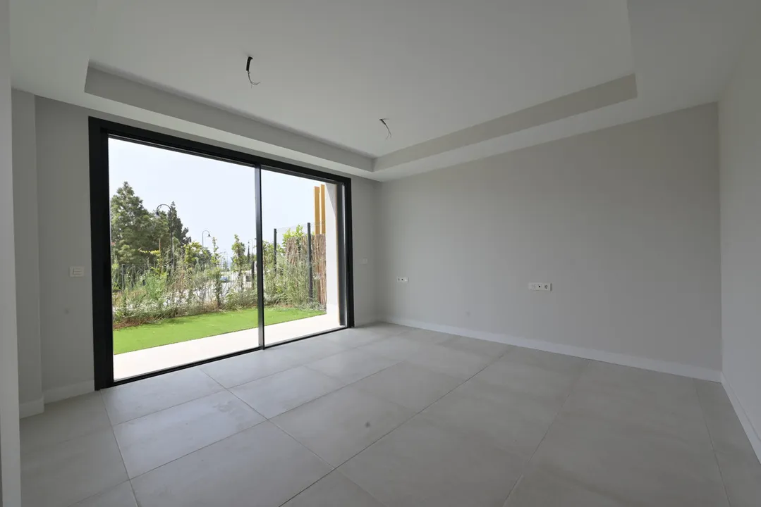 Modern Coastal Townhouse in El Chaparral image 3