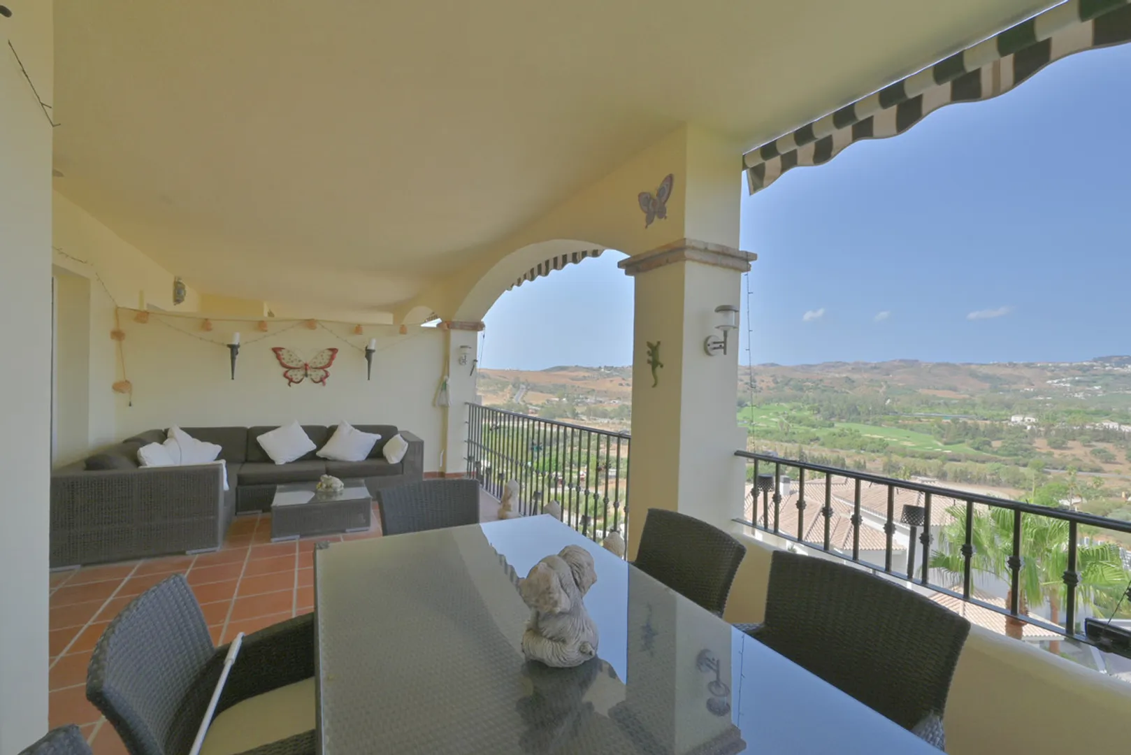 Encantador Apartamento en La Cala Hills con Terraza y Vistas
