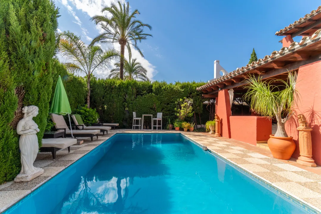 Villa with Charm Near Services and Beach in Marbella image 1