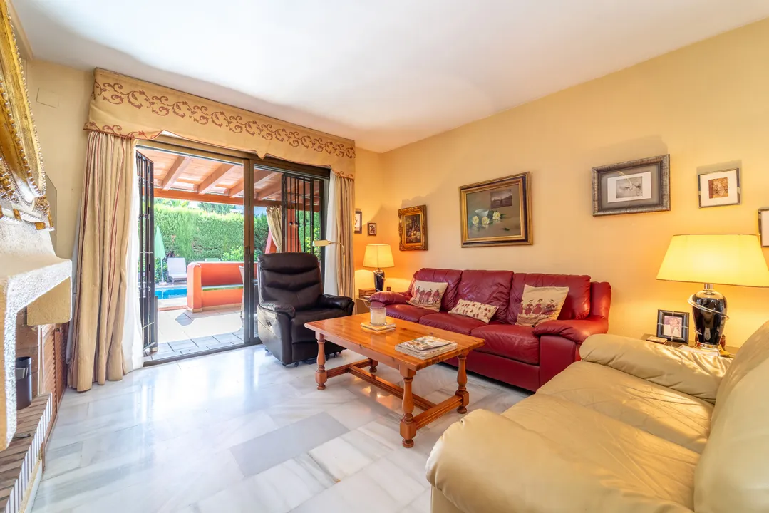 Villa with Charm Near Services and Beach in Marbella image 2