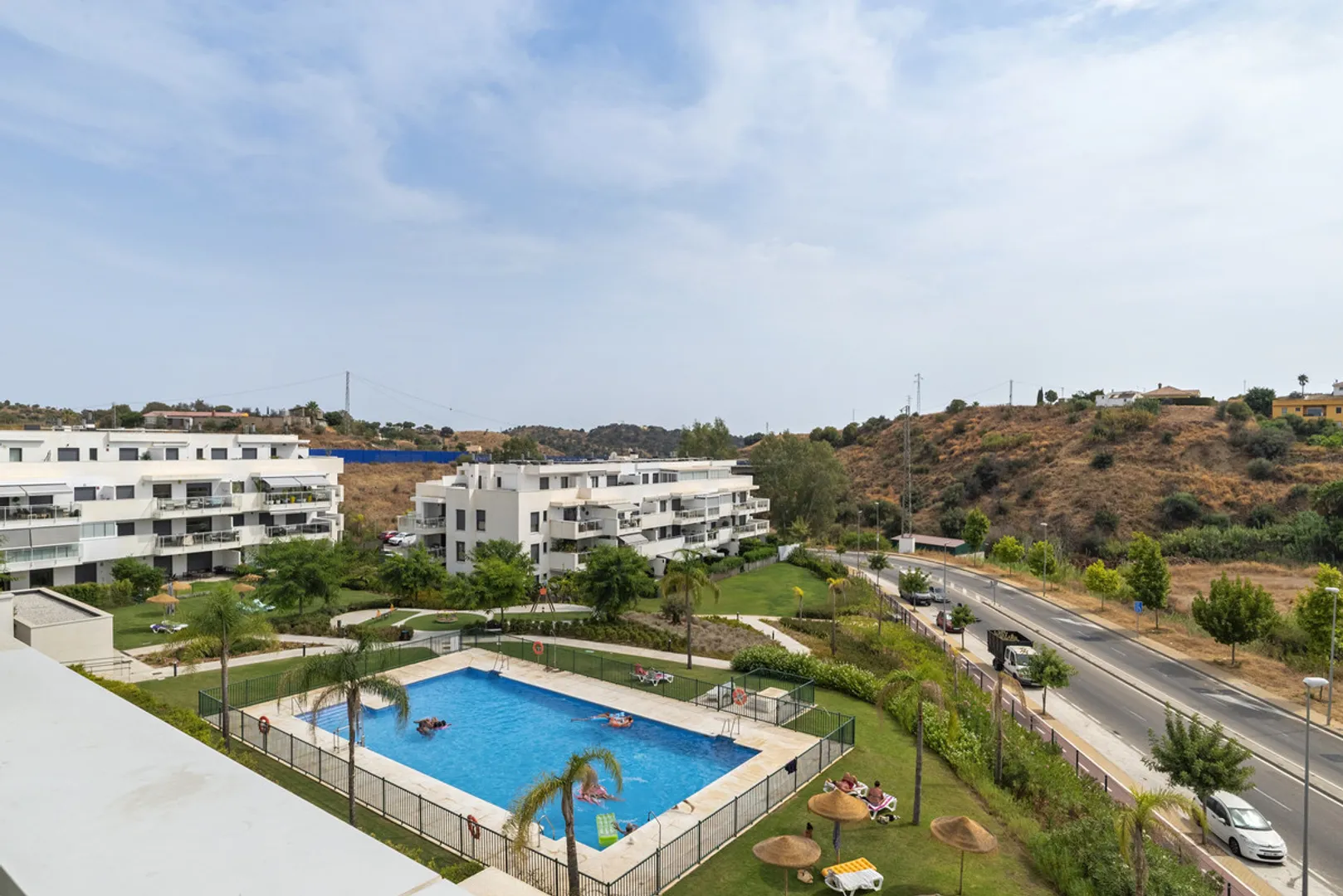 Ático Esquinero Reformado con Terraza en Cala de Mijas
