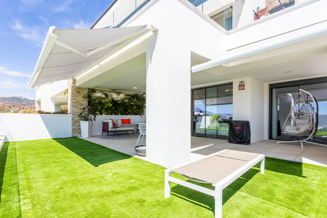 Luxury and Comfort in Artola: Apartment with Terrace and Views image 0
