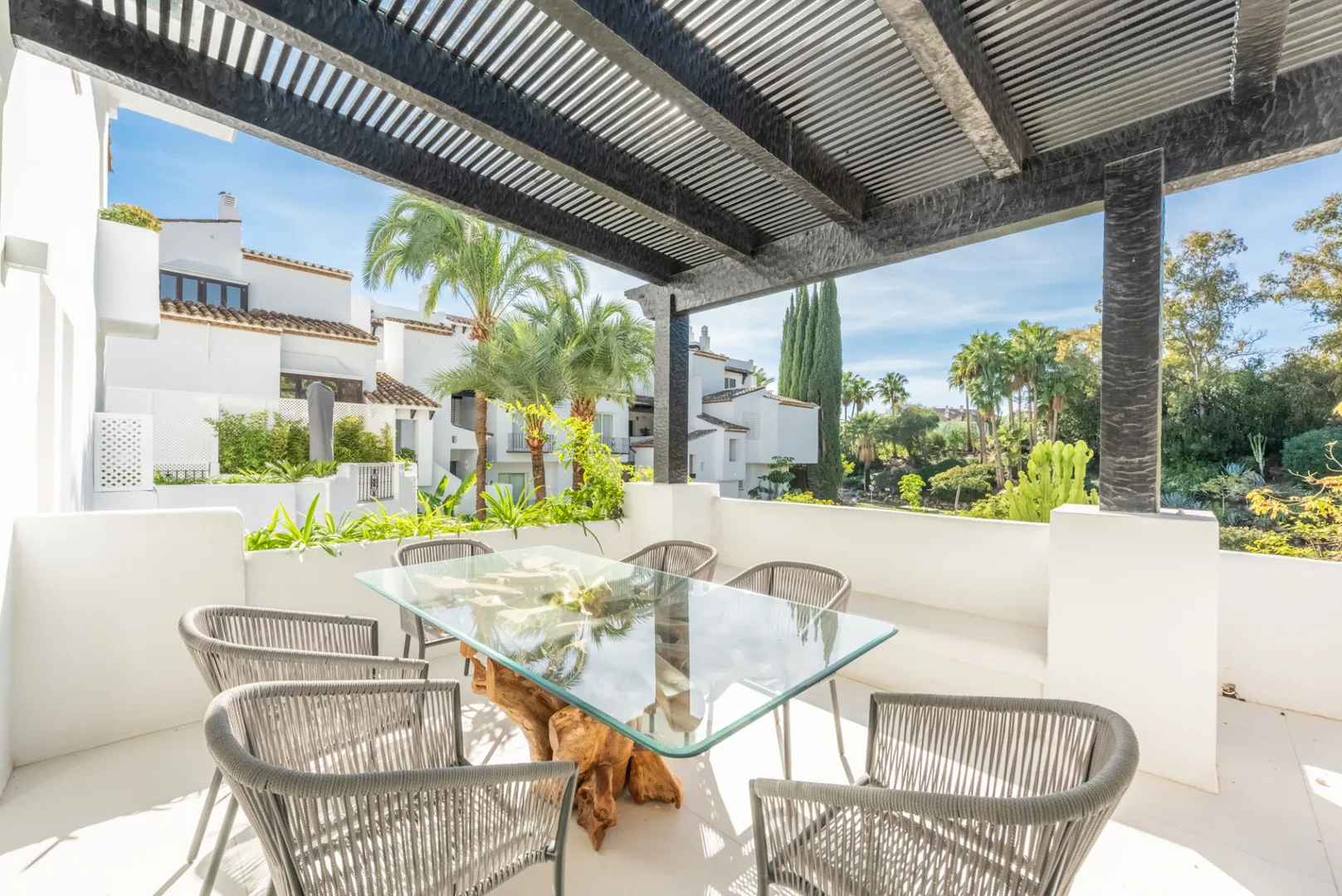 Exclusive Renovated Apartment in Milla de Oro, Marbella