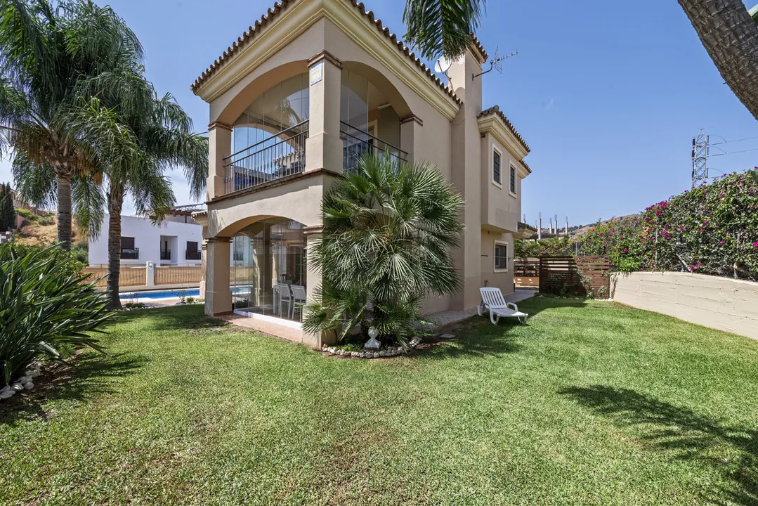 Villa Reformada con Piscina en Riviera del Sol image 1