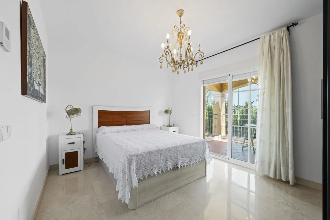 Villa Reformada con Piscina en Riviera del Sol image 3