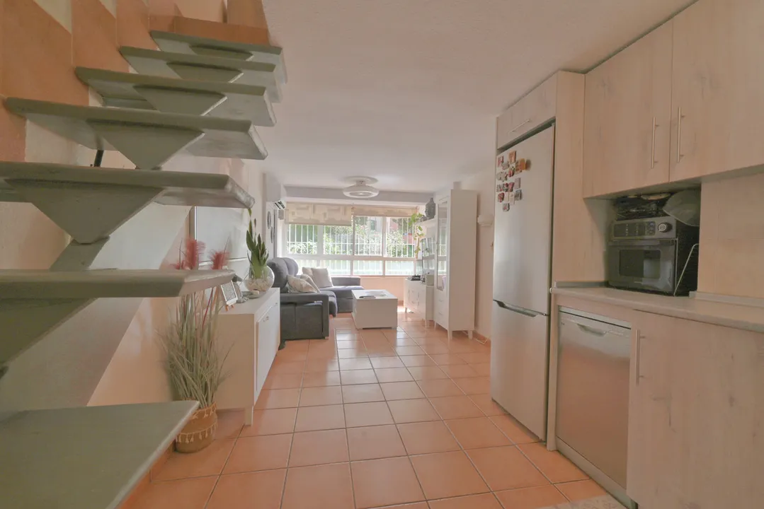 Apartamento Dúplex de 1 Dormitorio en el Corazón de Marbella image 0