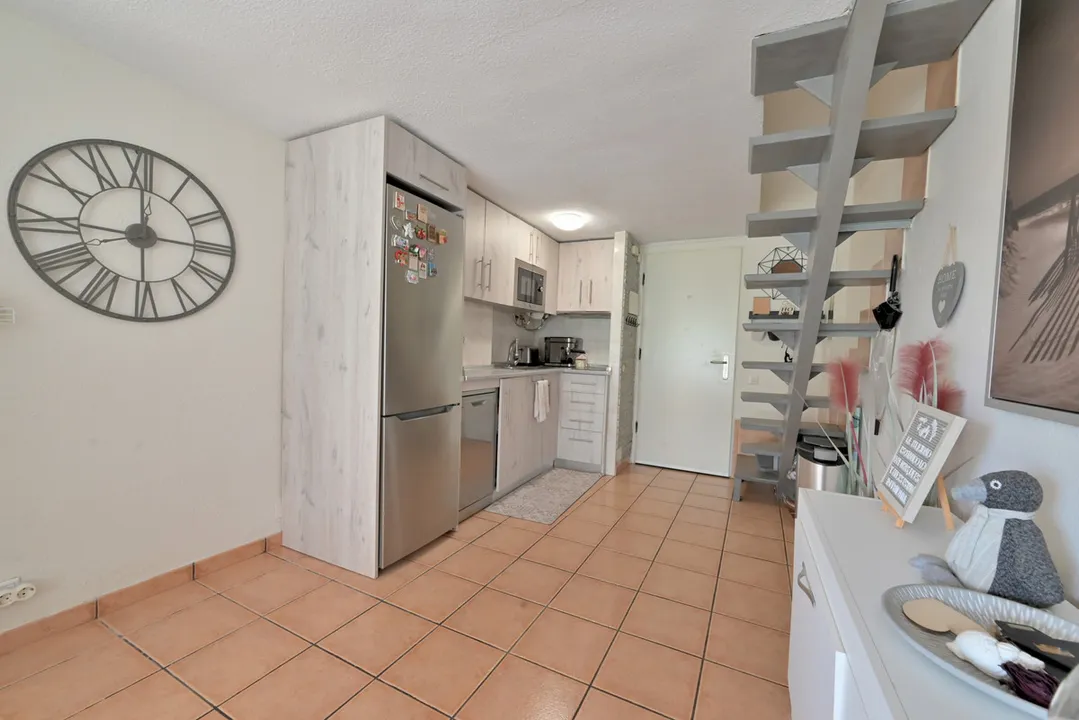 Apartamento Dúplex de 1 Dormitorio en el Corazón de Marbella image 1