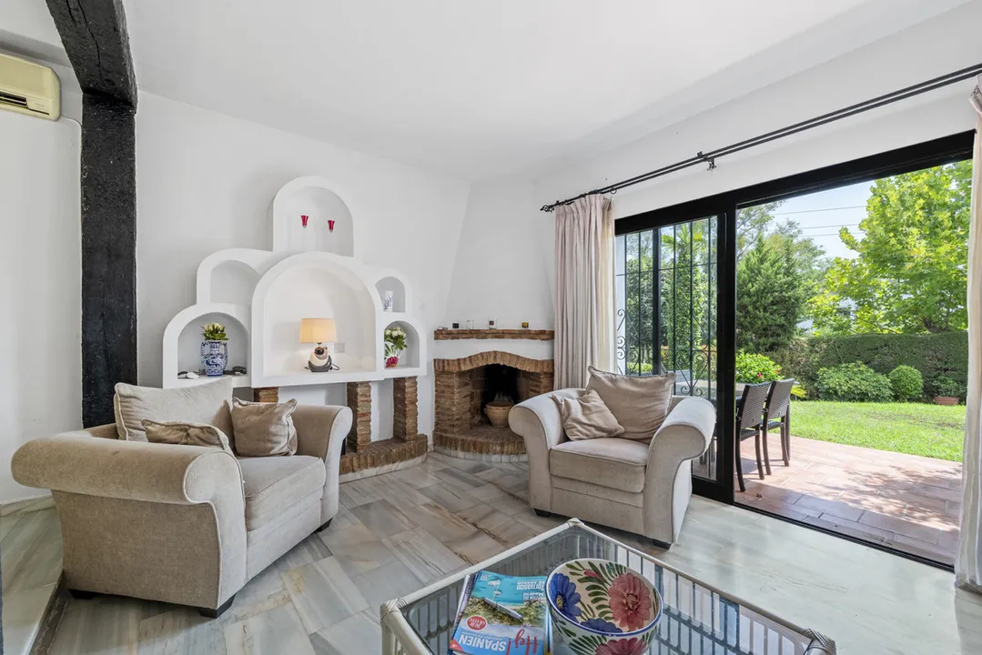 Corner Townhouse in Calahonda with Garden and Pool image 2
