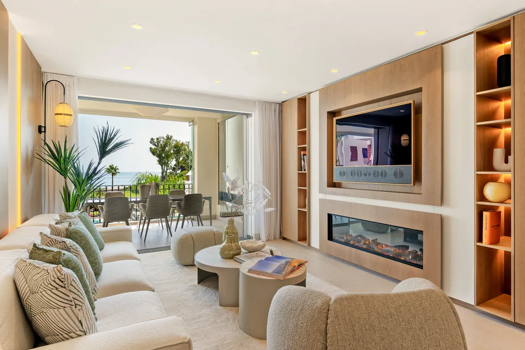 Exclusive Renovated Apartment on the Front Line of the Beach image 1