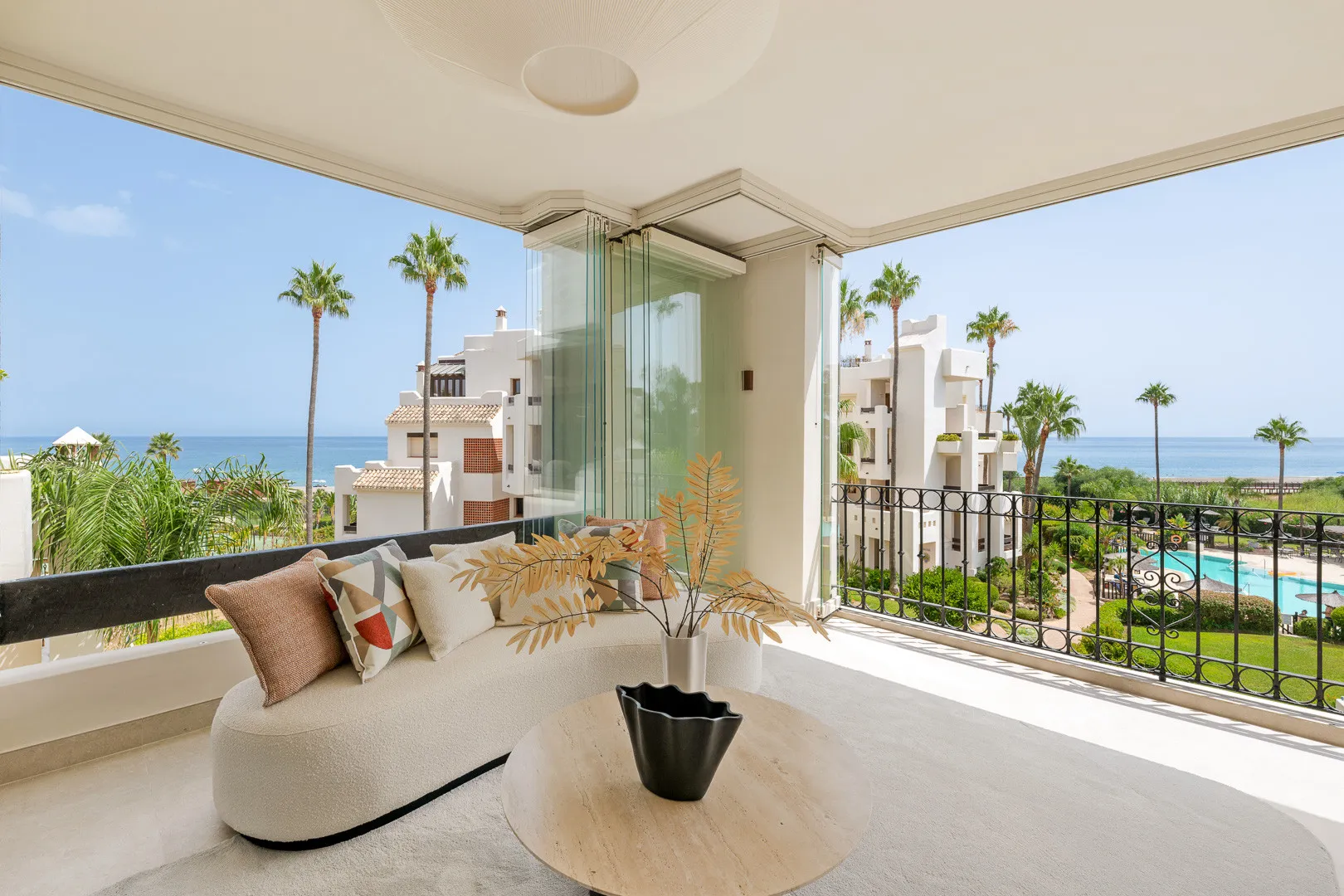 Exclusivo Apartamento Renovado en Primera Línea de Playa