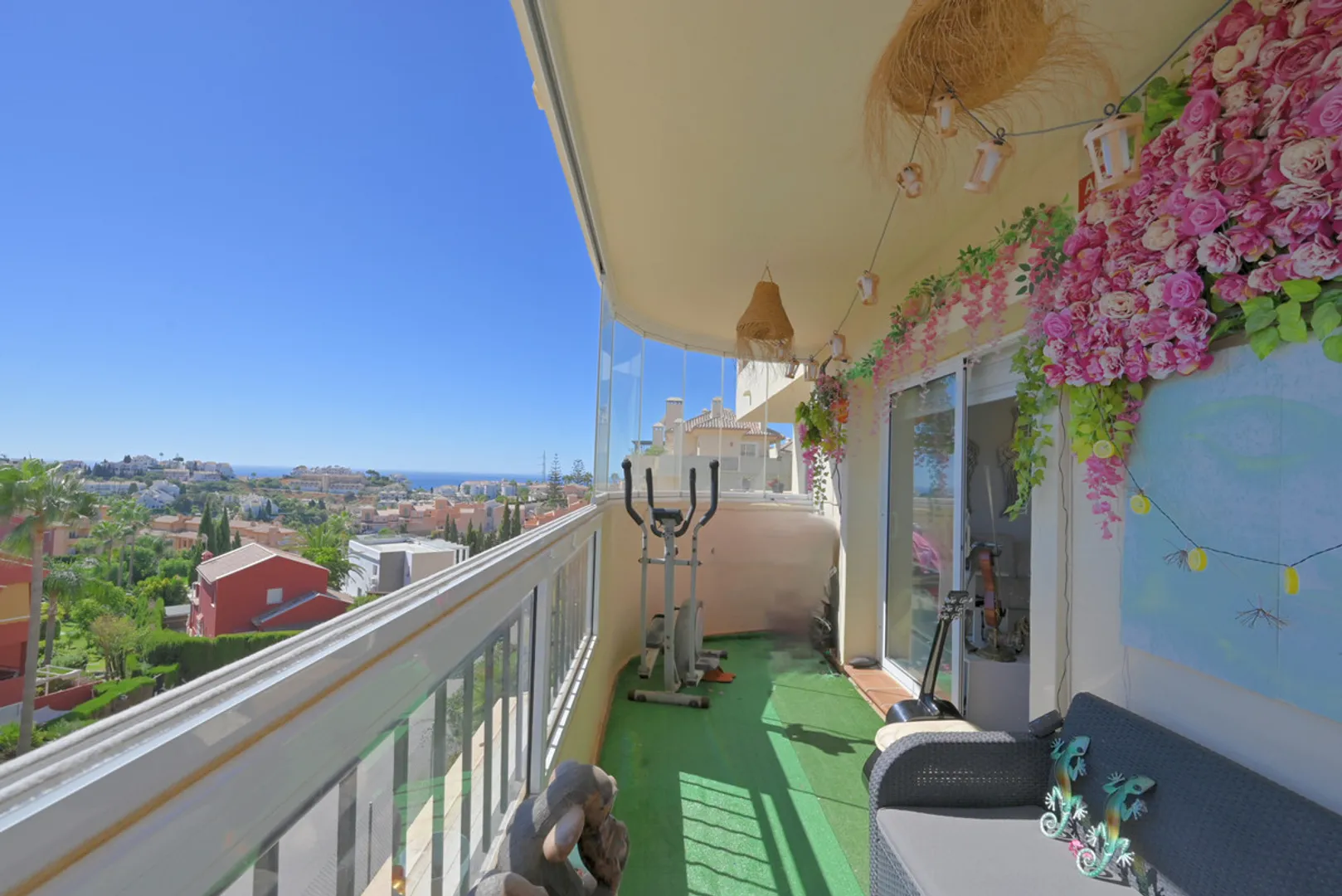 Imagen 1 de Ático de 2 Dormitorios con Vistas al Mar y Piscina en Riviera del Sol