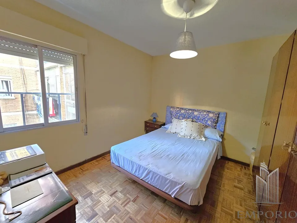 3-bedroom apartment with enclosed terrace and storage room in Palomeras Sureste image 3