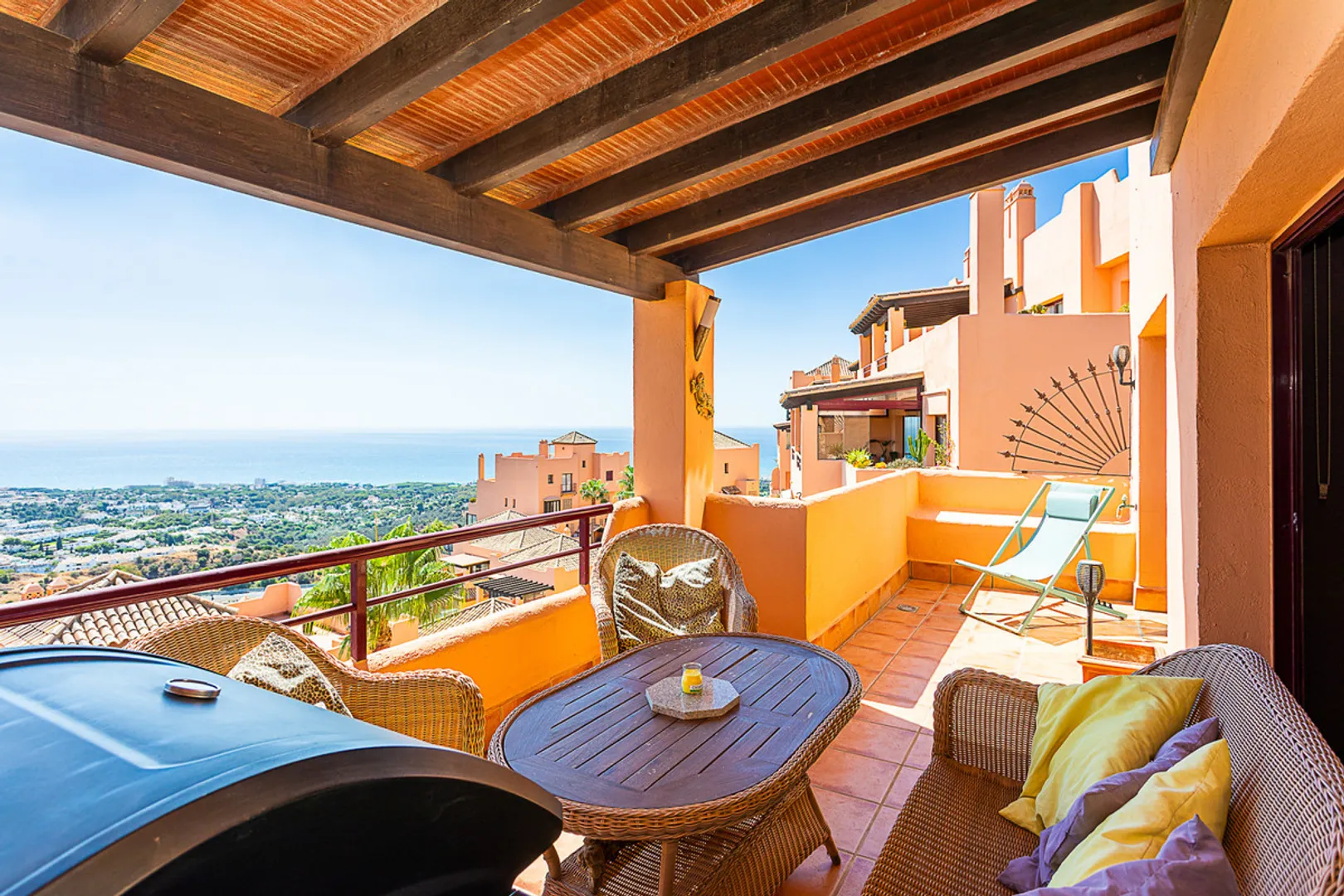 Serene Penthouse with Spectacular Views in Calahonda