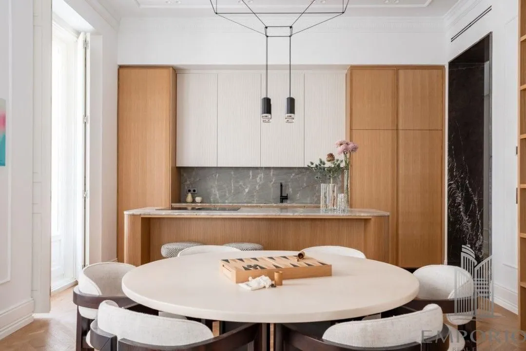 Timeless Luxury in the Heart of Madrid: Exclusive Residence on Barquillo image 3