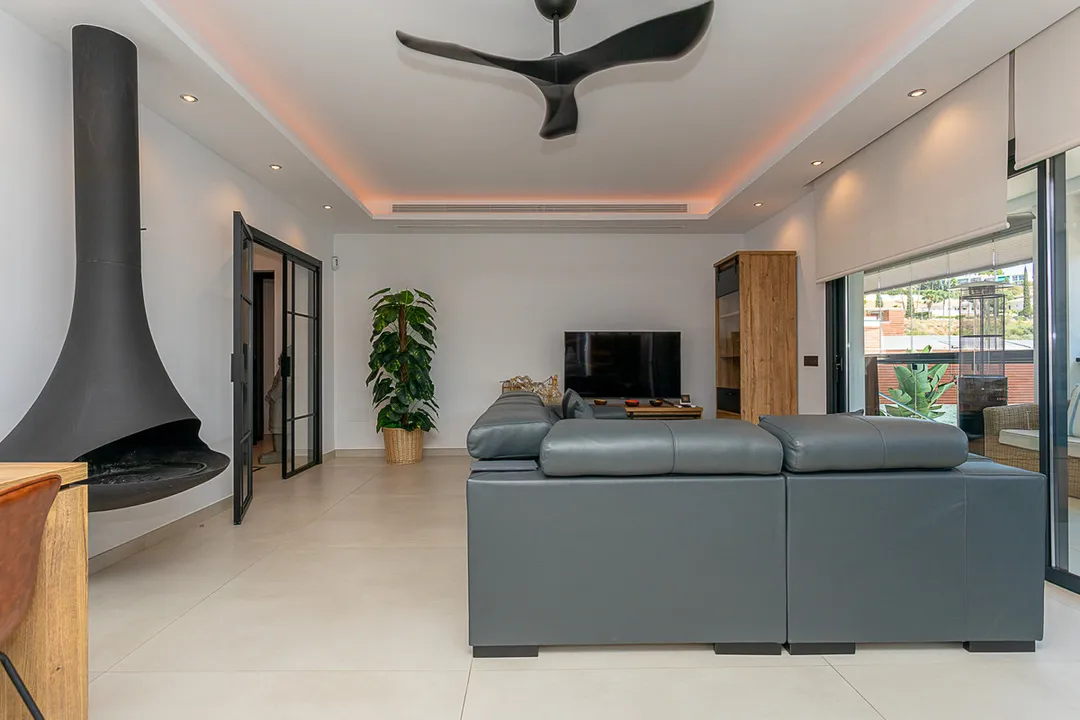 Villa de Lujo en Primera Línea de Mijas Golf image 1