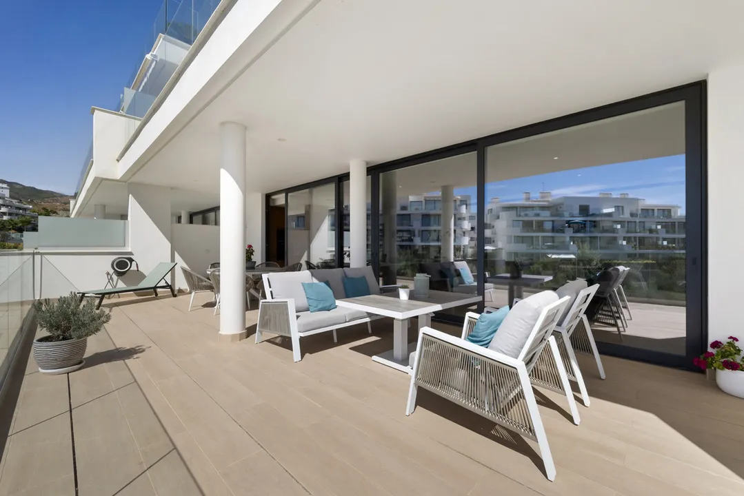 Exclusivo Apartamento de 3 Dormitorios en Reserva del Higuerón image 1