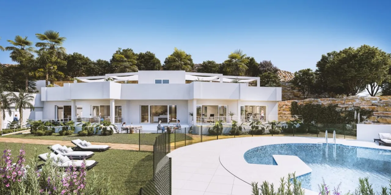 Aby Upper - Estepona I image 1