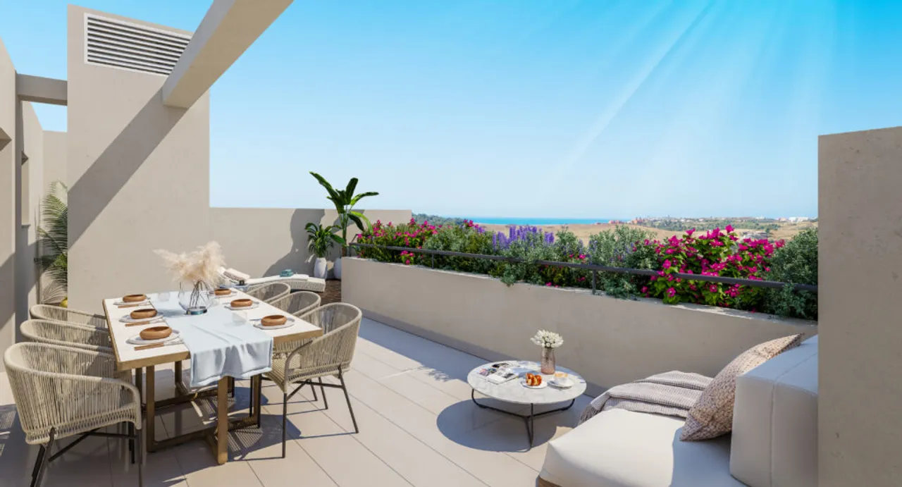 Aby Upper - Estepona I image 2