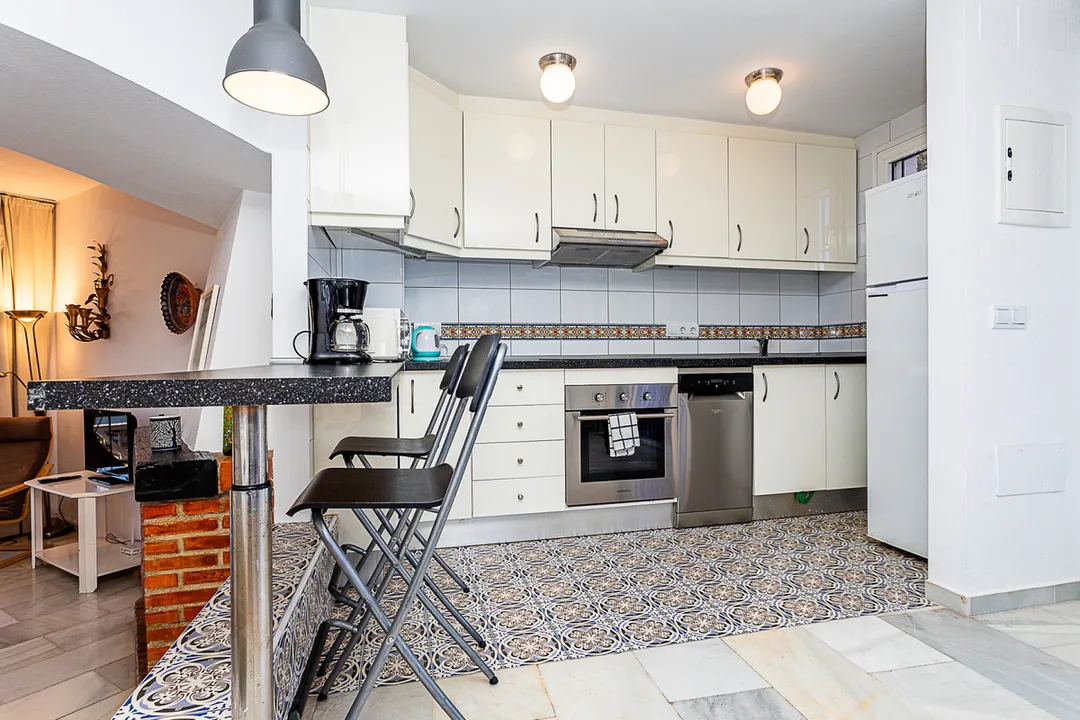 Charming townhouse with 3 bedrooms in Calahonda, close to the beach and amenities image 2