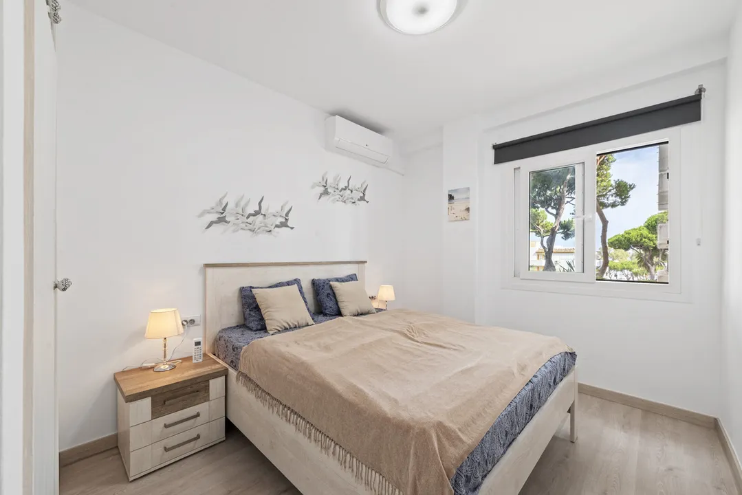 Elegant Renovated Apartment in Calahonda with Garden and Pool Views image 3