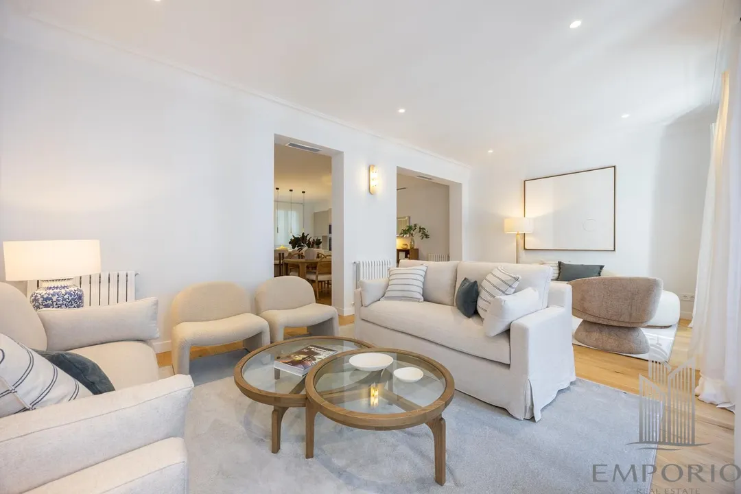 Residencia de Lujo Reformada a Estrenar con Balcones y Vistas al Parque del Retiro image 3