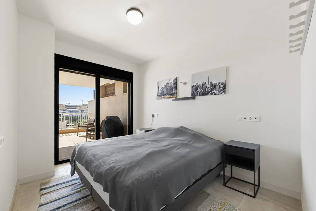 Moderno Apartamento de 3 Dormitorios con Vistas al Mar en Cala de Mijas image 3