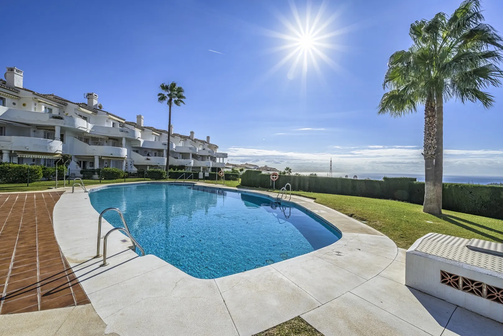 Charming Corner Penthouse with Views in Calahonda