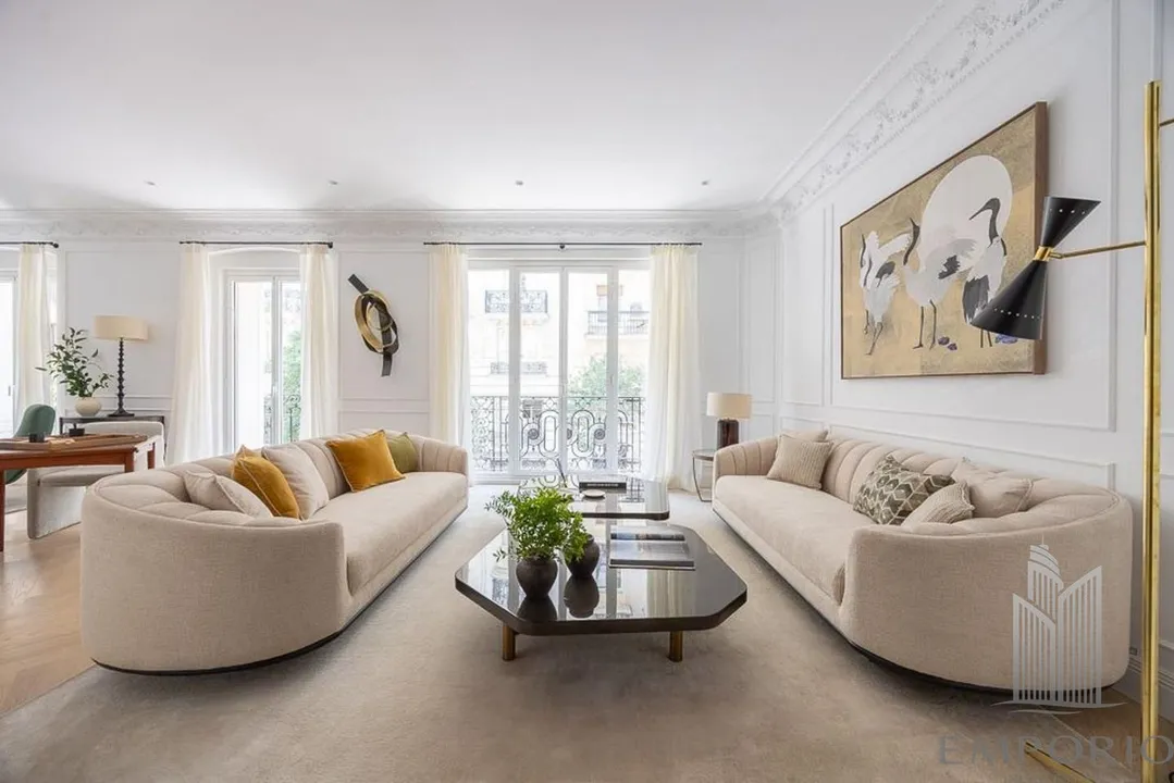 Exclusivo Apartamento de Lujo a Estrenar con Amplio Patio de Uso Privativo a pasos del Retiro image 3